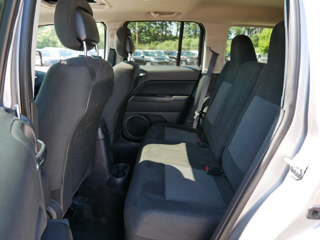Used 2015 Silver Jeep Latitude image 11