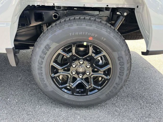 New 2026 Avalanche Ford XLT image 7