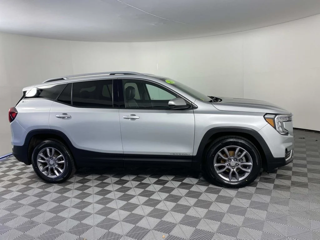Used 2022 Silver GMC SLT image 10