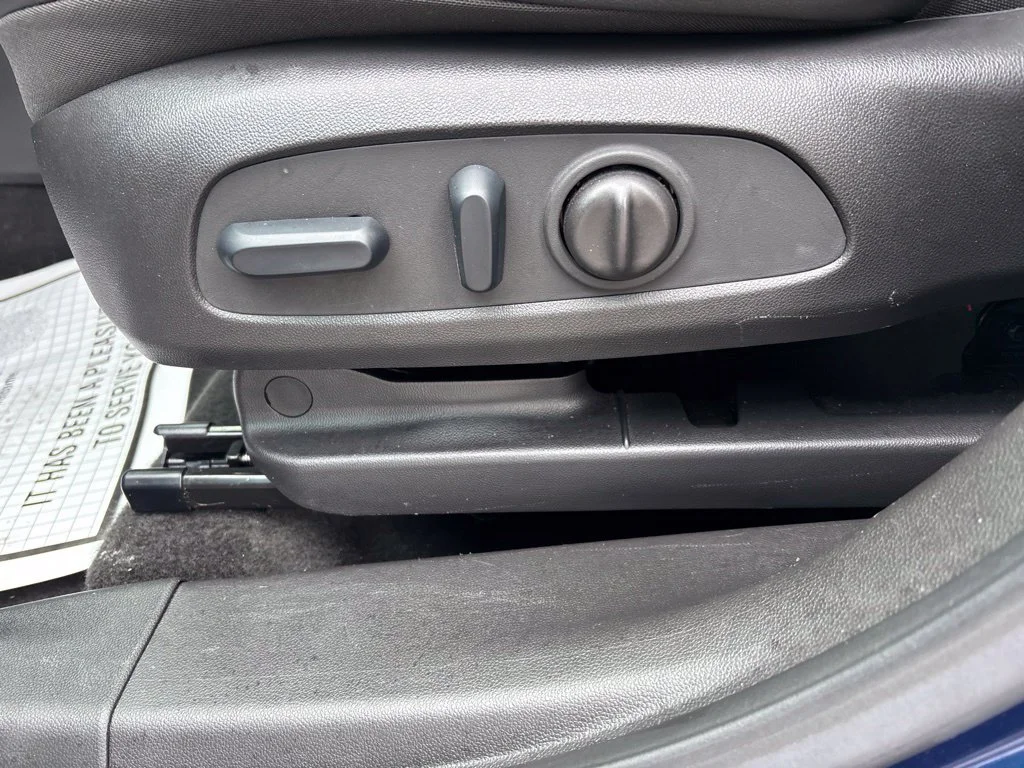 Used 2023 Blue Buick Essence image 23