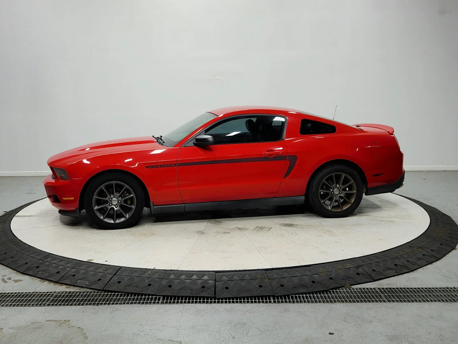Used 2011 Red Ford V6 Premium image 5