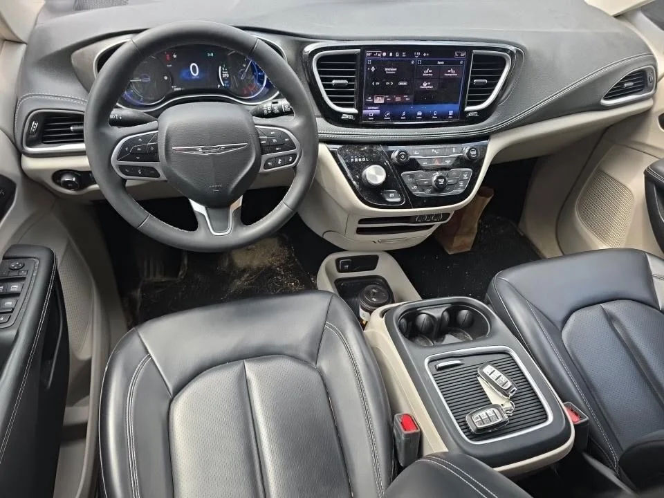 Used 2023 Ceramic Gray Clearcoat Chrysler Hybrid Touring L image 5