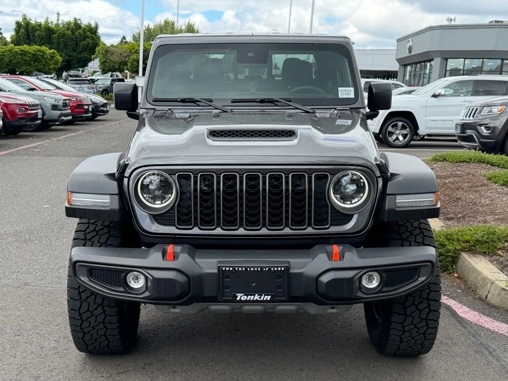 Used 2025 Granite Crystal Metallic Clearcoat Jeep Mojave image 3