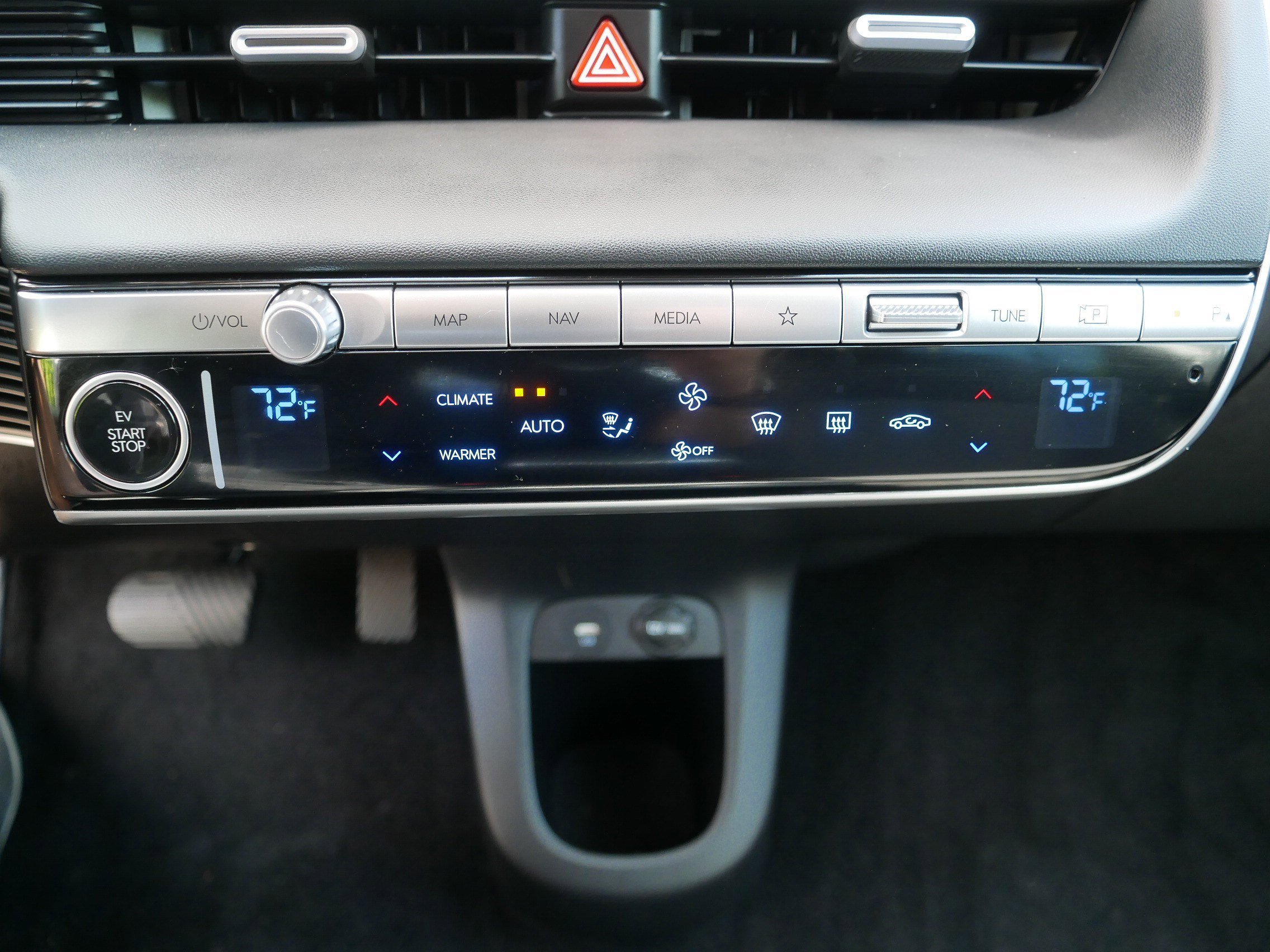 Used 2024 Gravity Gold (Matte Gold) Hyundai SEL image 23