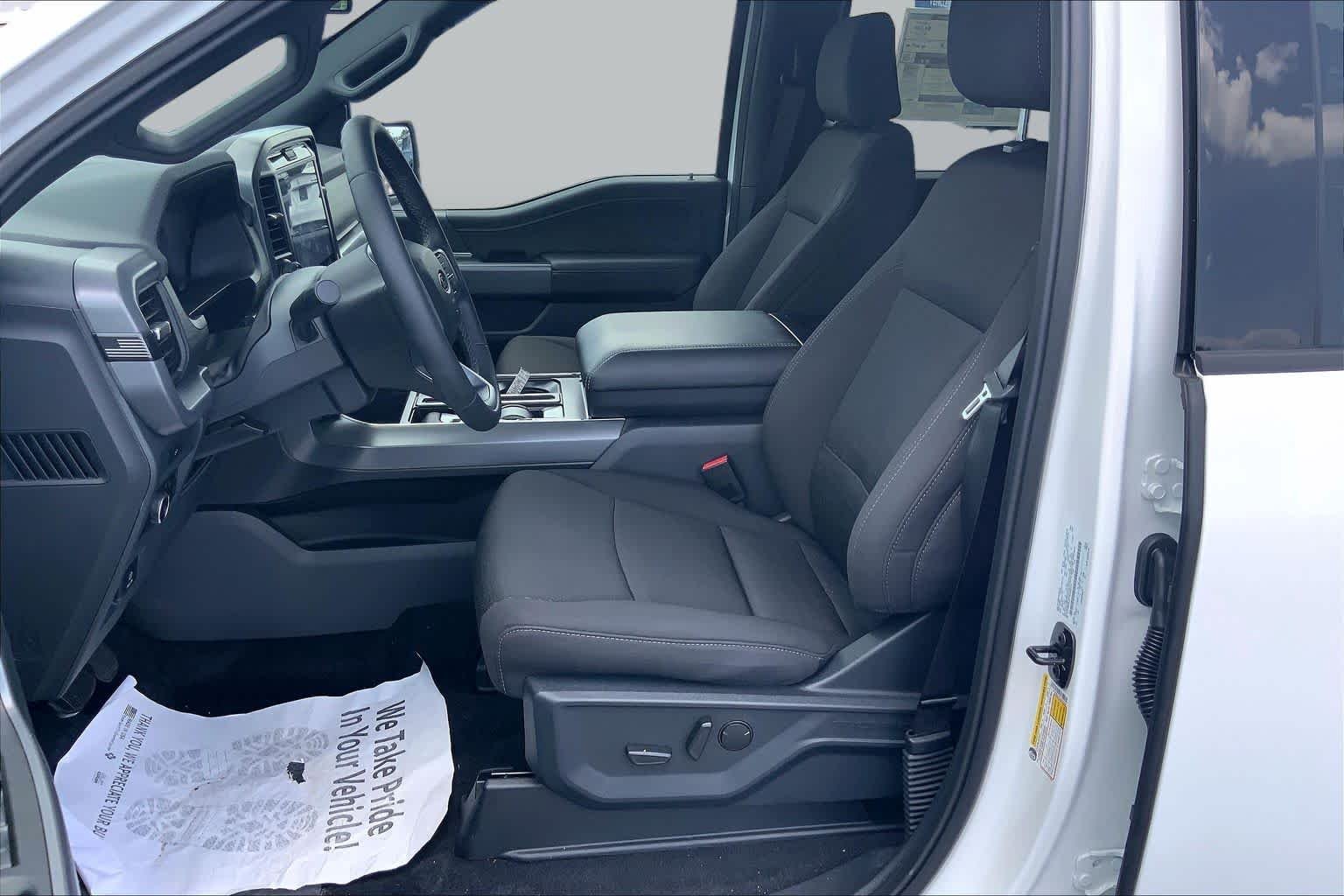 New 2026 Oxford White Ford XLT image 9