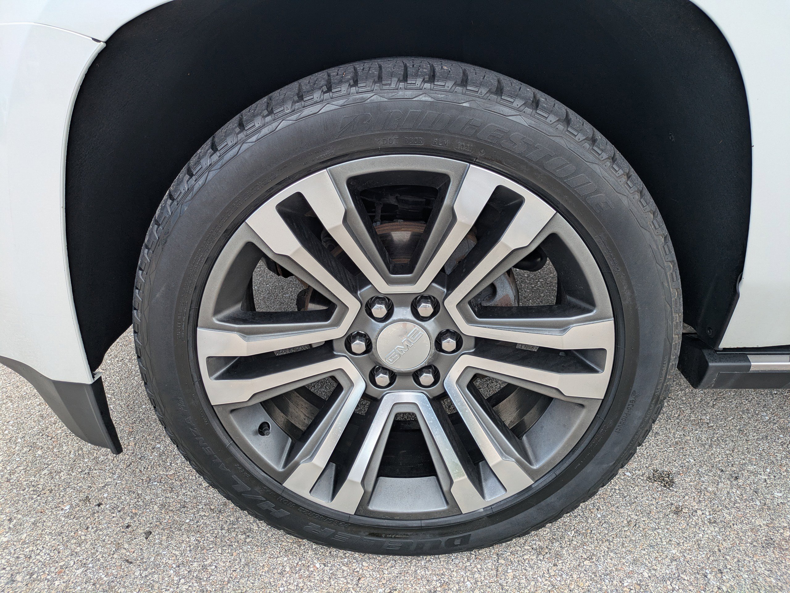 Used 2018 White Frost Tricoat GMC Denali image 11