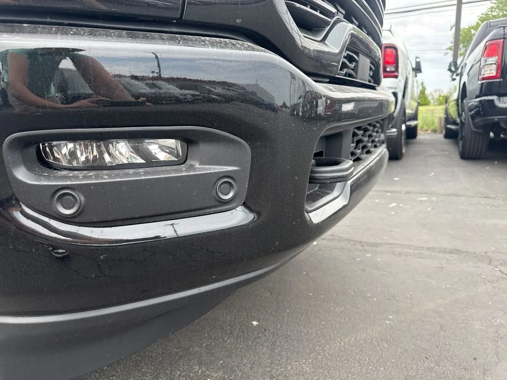 New 2026 Diamond Black Crystal Pearl-Coat Exterior Paint RAM Limited image 10