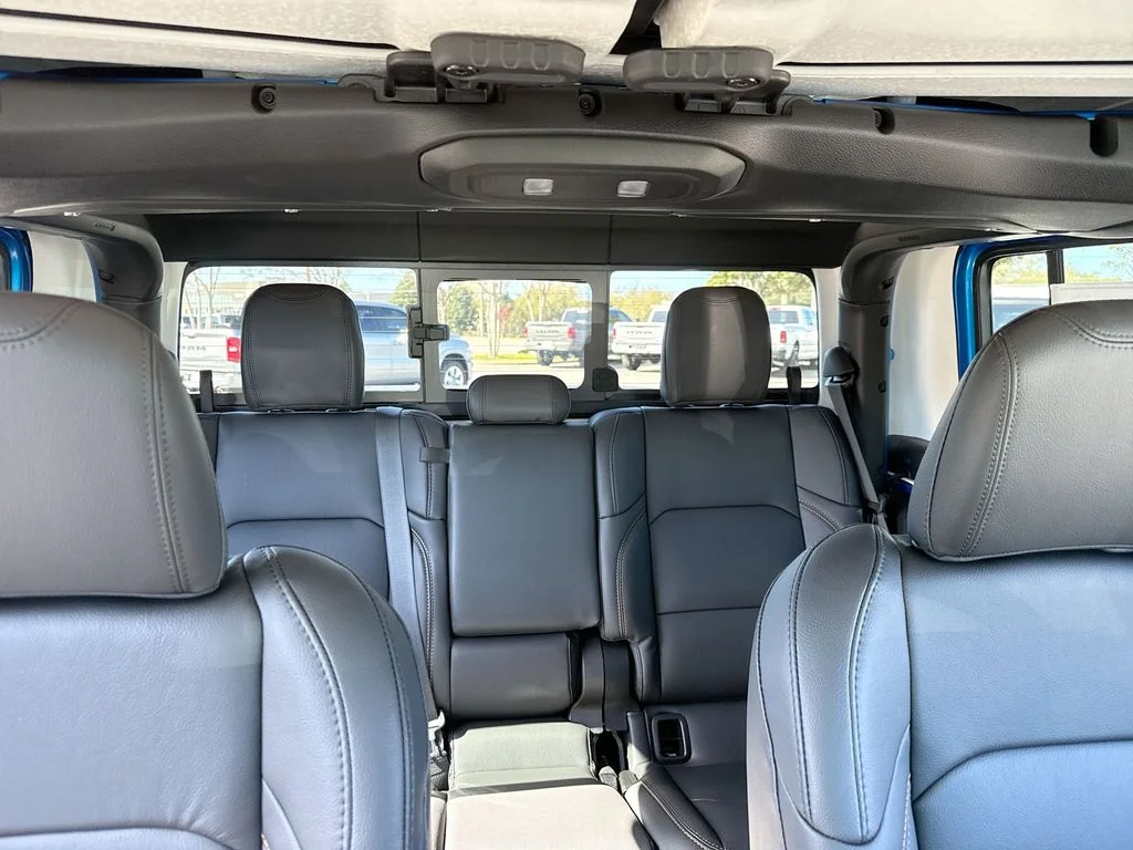New 2026 Hydro Blue Pearl-Coat Exterior Paint Jeep Sahara image 27