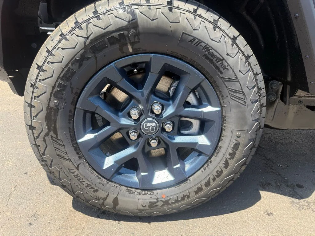 New 2026 Black Clear-Coat Exterior Paint Jeep 85th Anniversary Edition image 9
