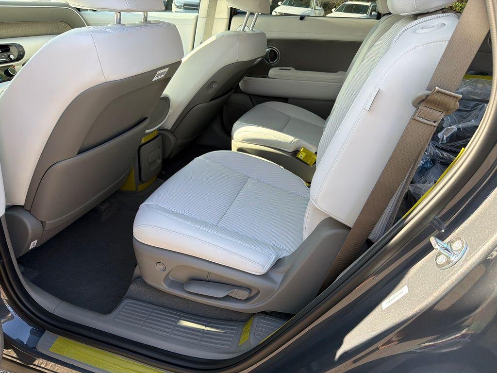 New 2026 Gray Hyundai SEL FWD image 21