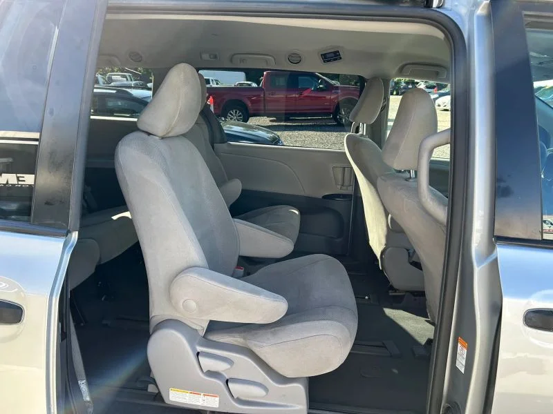 Used 2019 Silver Toyota L Minivan 4D image 22