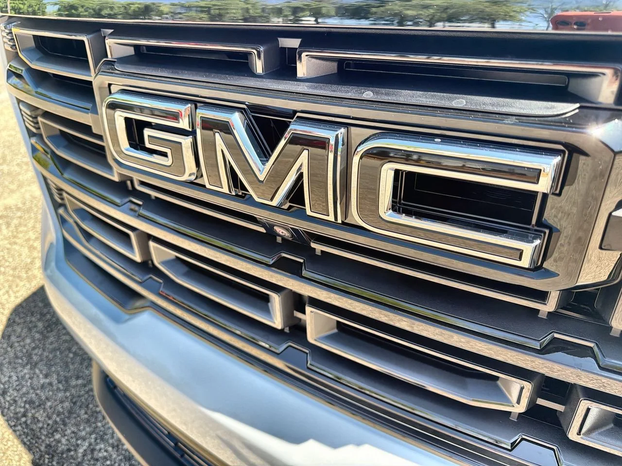 New 2026 Glacier White Tricoat GMC Elevation image 26