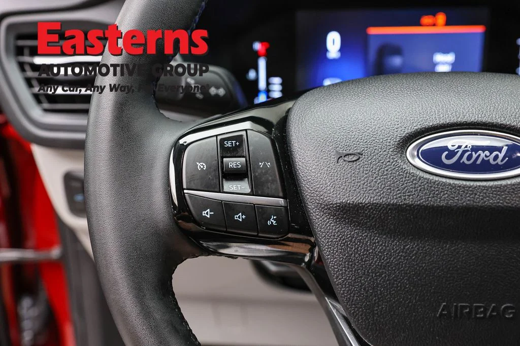 Used 2023 Red Ford Active image 15