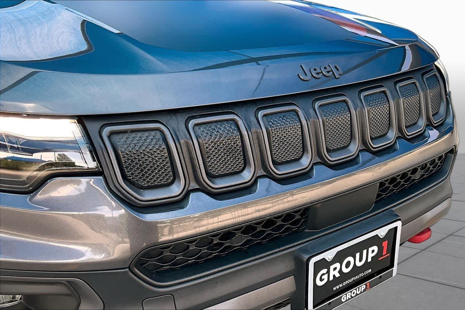 Used 2022 Granite Crystal Metallic Clearcoat Jeep Trailhawk image 30