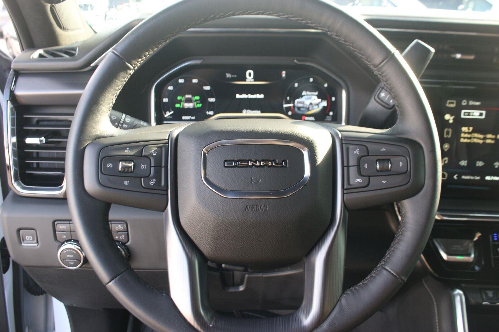 Used 2025 White Frost Tricoat GMC Denali Ultimate image 21