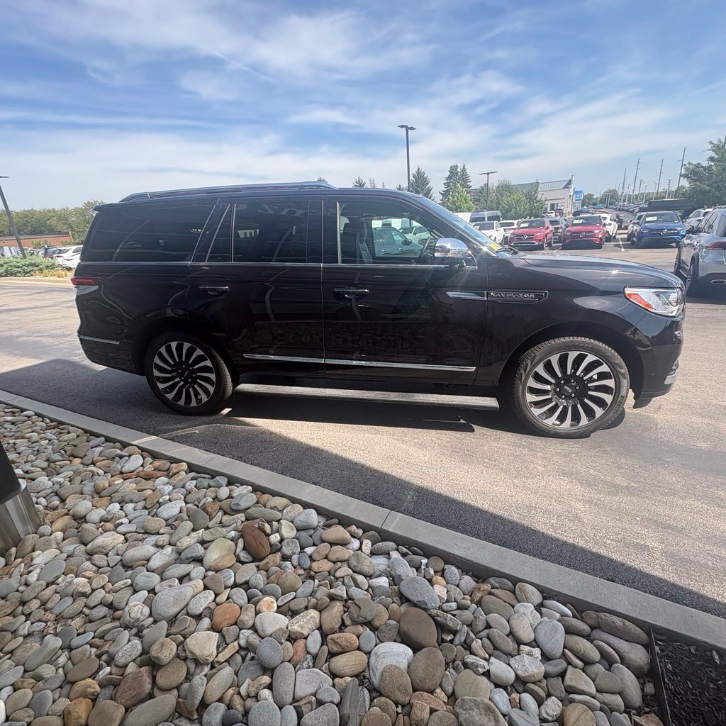 Used 2024 Infinite Black Metallic Clearcoat Lincoln Black Label image 5