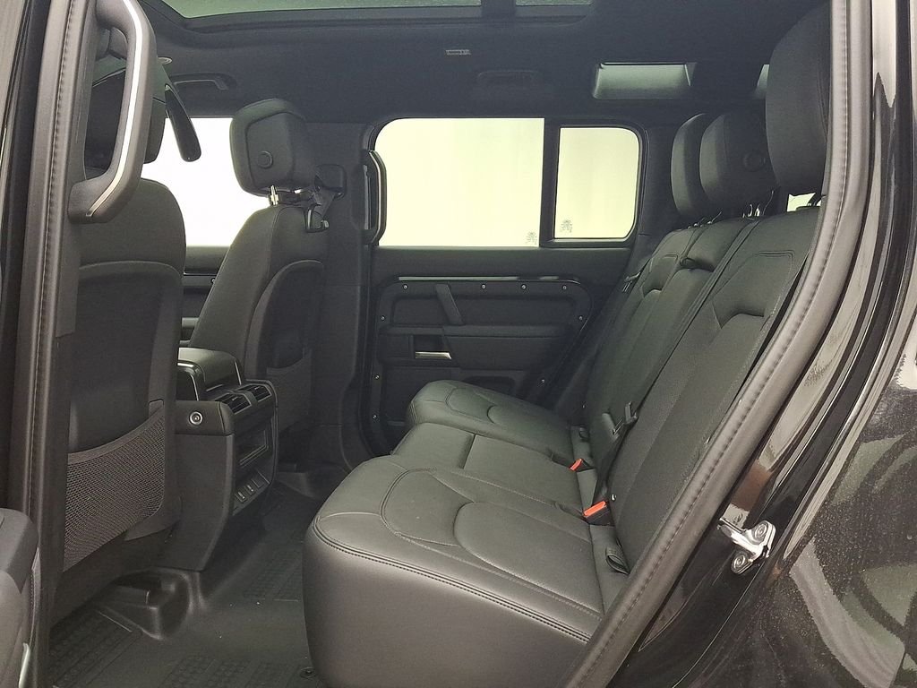 New 2026 Santorini Black Land Rover X-Dynamic SE image 6