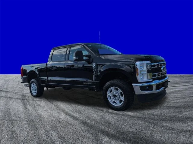 New 2026 Black Ford XLT image 2