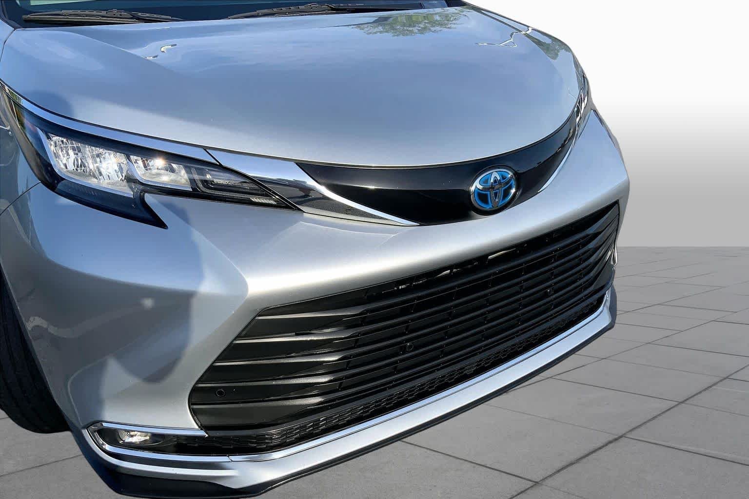 Used 2022 Celestial Silver Metallic Toyota XLE image 29