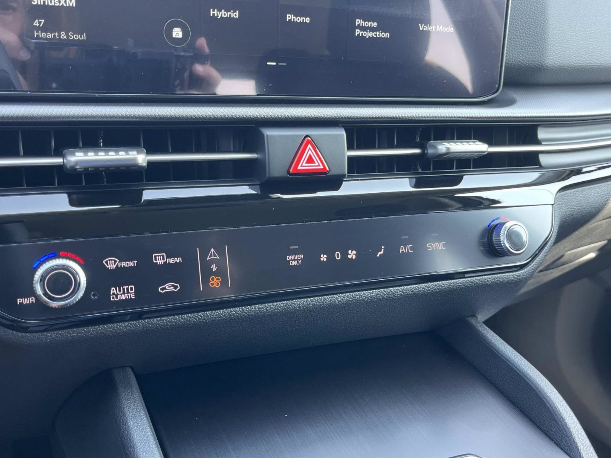 New 2026 Snow White Pearl Kia S image 32