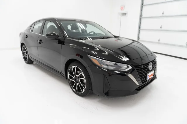 Used 2025 Super Black Nissan SR image 3