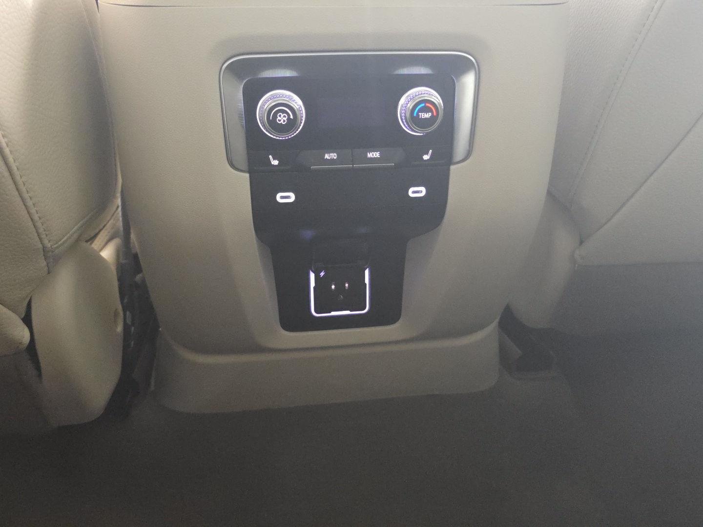 Used 2024 White Frost Tricoat GMC Denali image 33