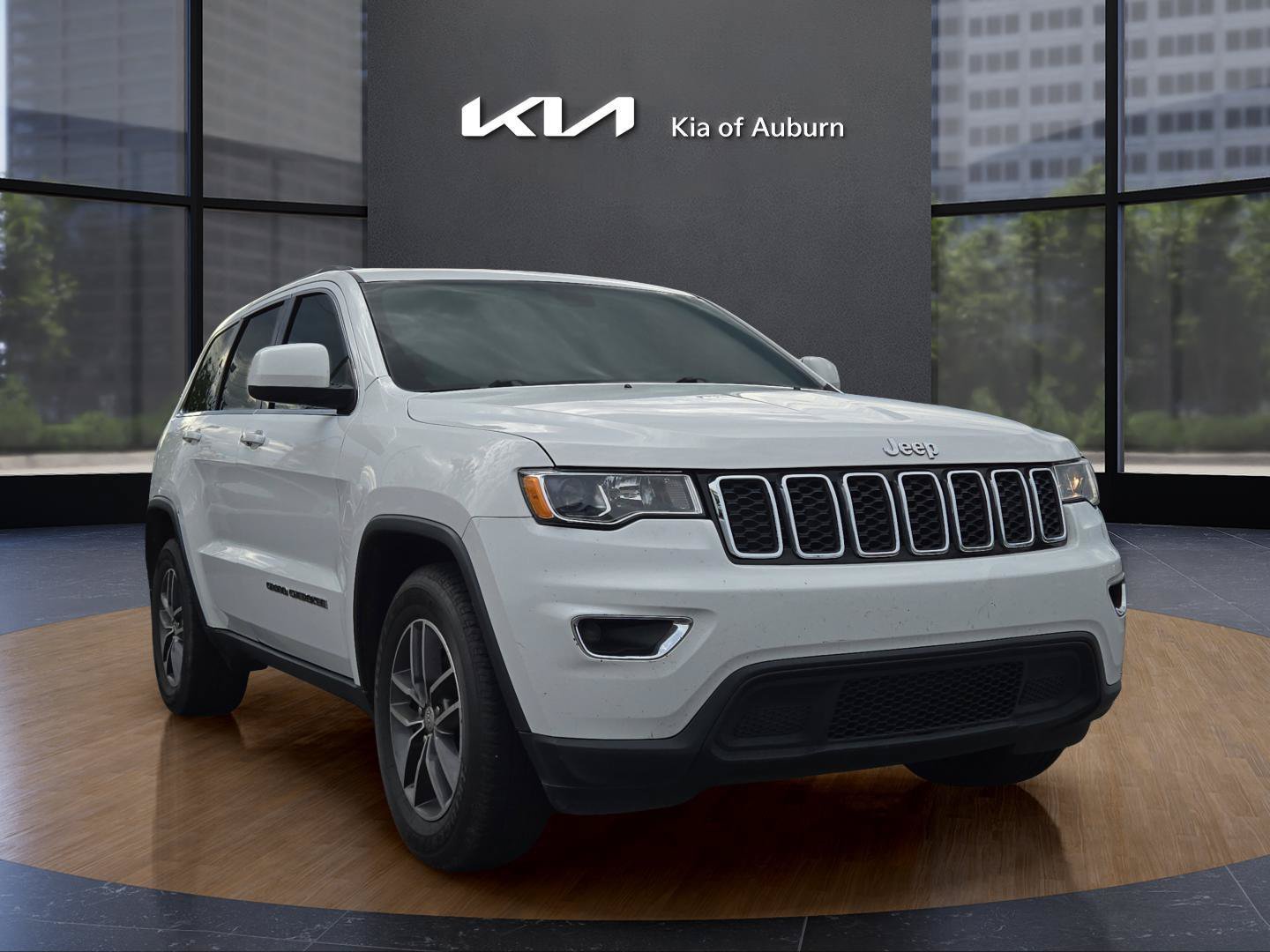 Used 2018 White Jeep Laredo E image 4