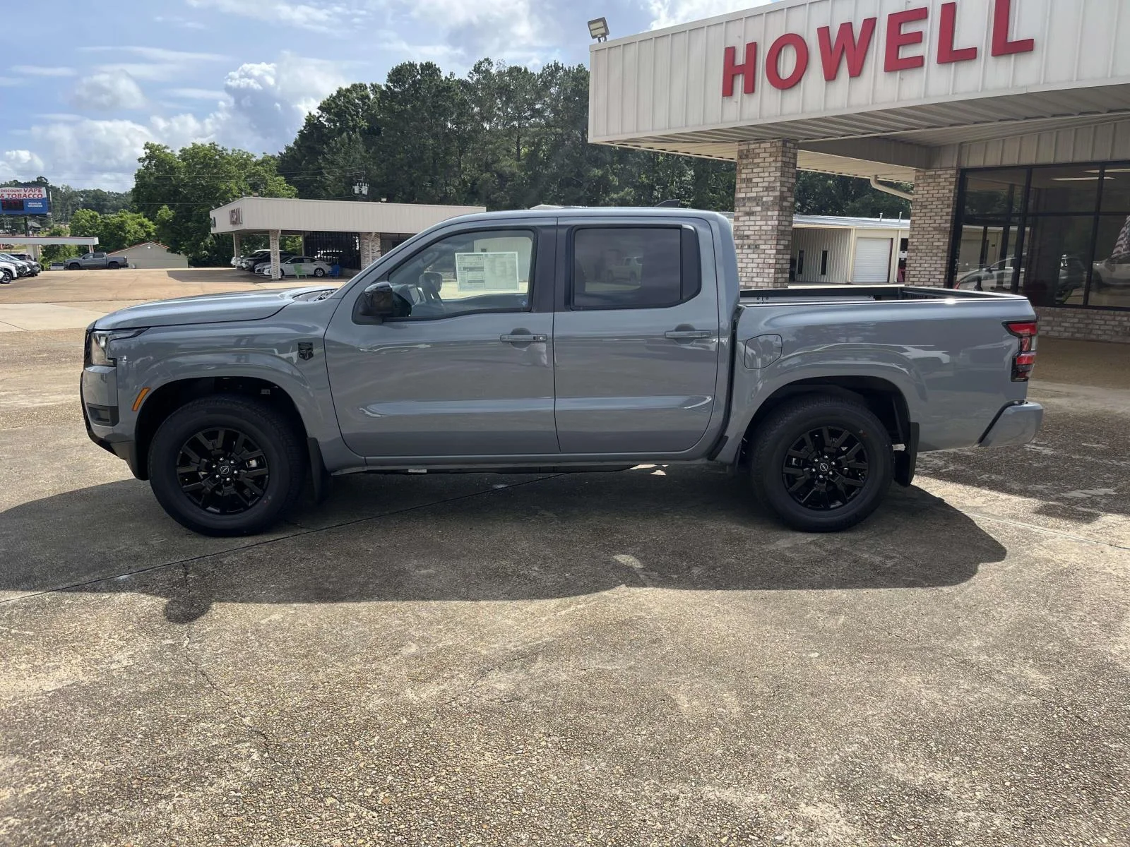 New 2026 Boulder Gray Pearl Nissan Crew Cab SV image 4