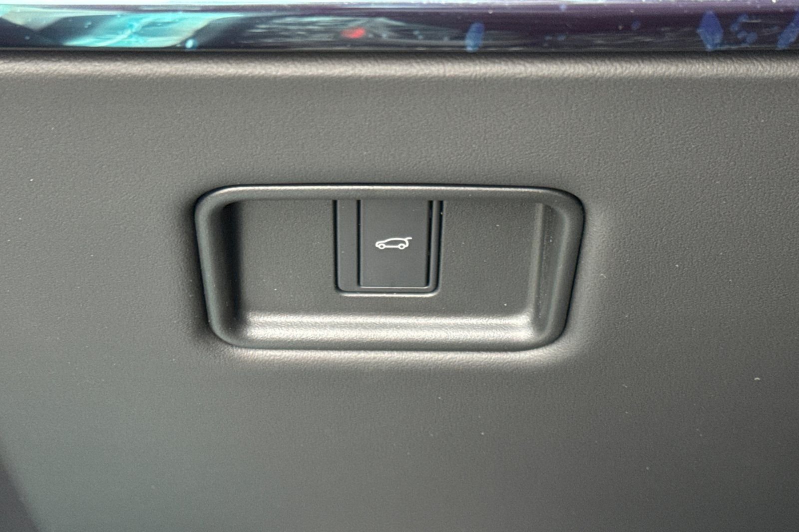 New 2026 Varesine Blue Land Rover SE image 32