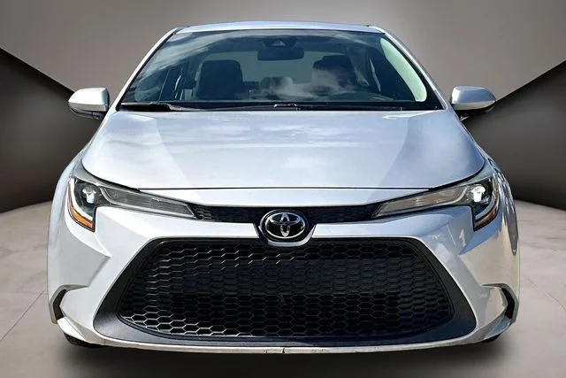 Used 2022 Silver Toyota LE image 3