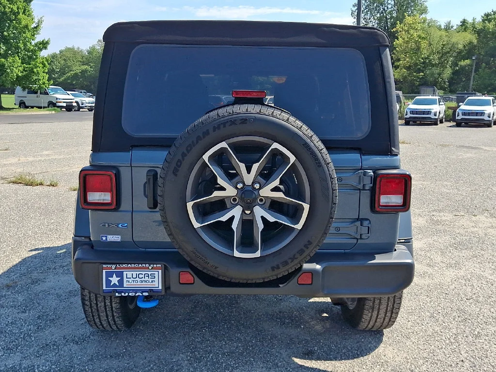 Used 2024 Anvil Clear Coat Jeep Sport S image 10