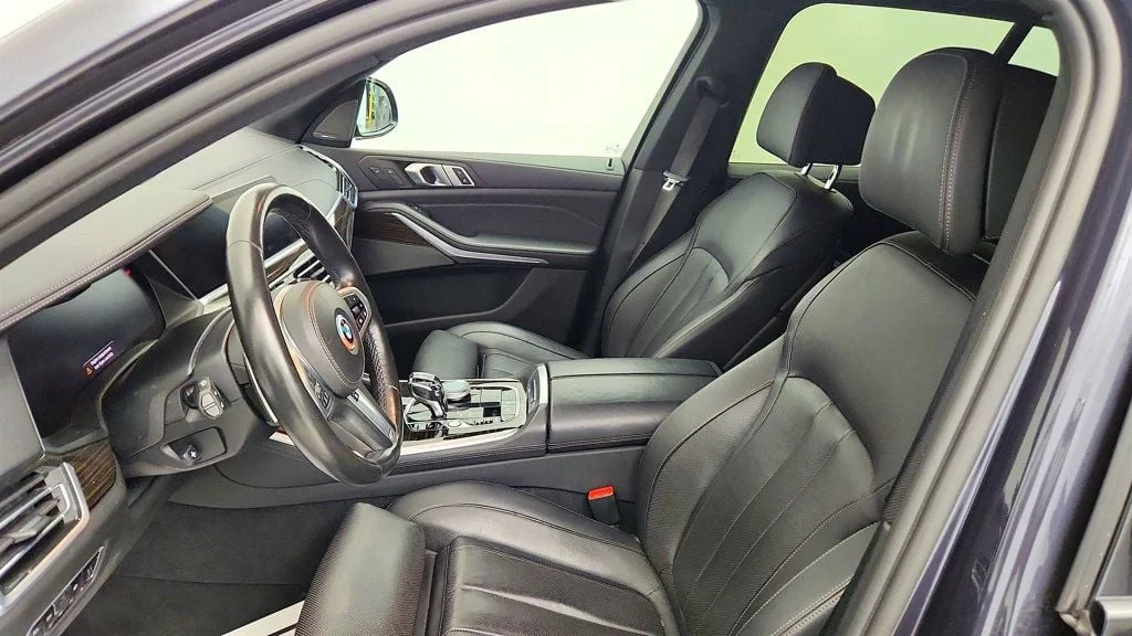 Used 2020 Arctic Grey Metallic BMW M50i w/ Driving Assist Pro, Luxury Seating & Premium Pkg image 21