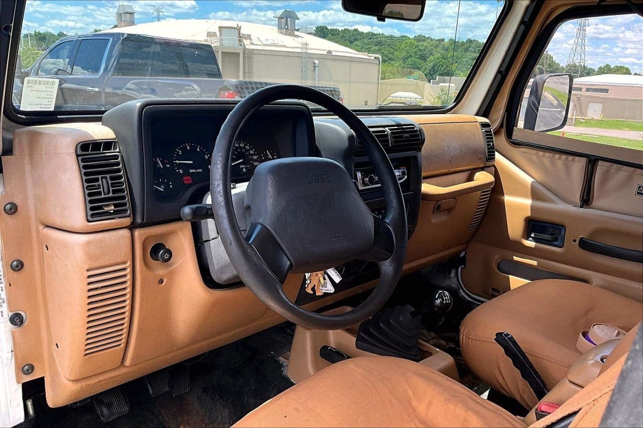 Used 1998 Stone White (cc) Jeep SE image 5