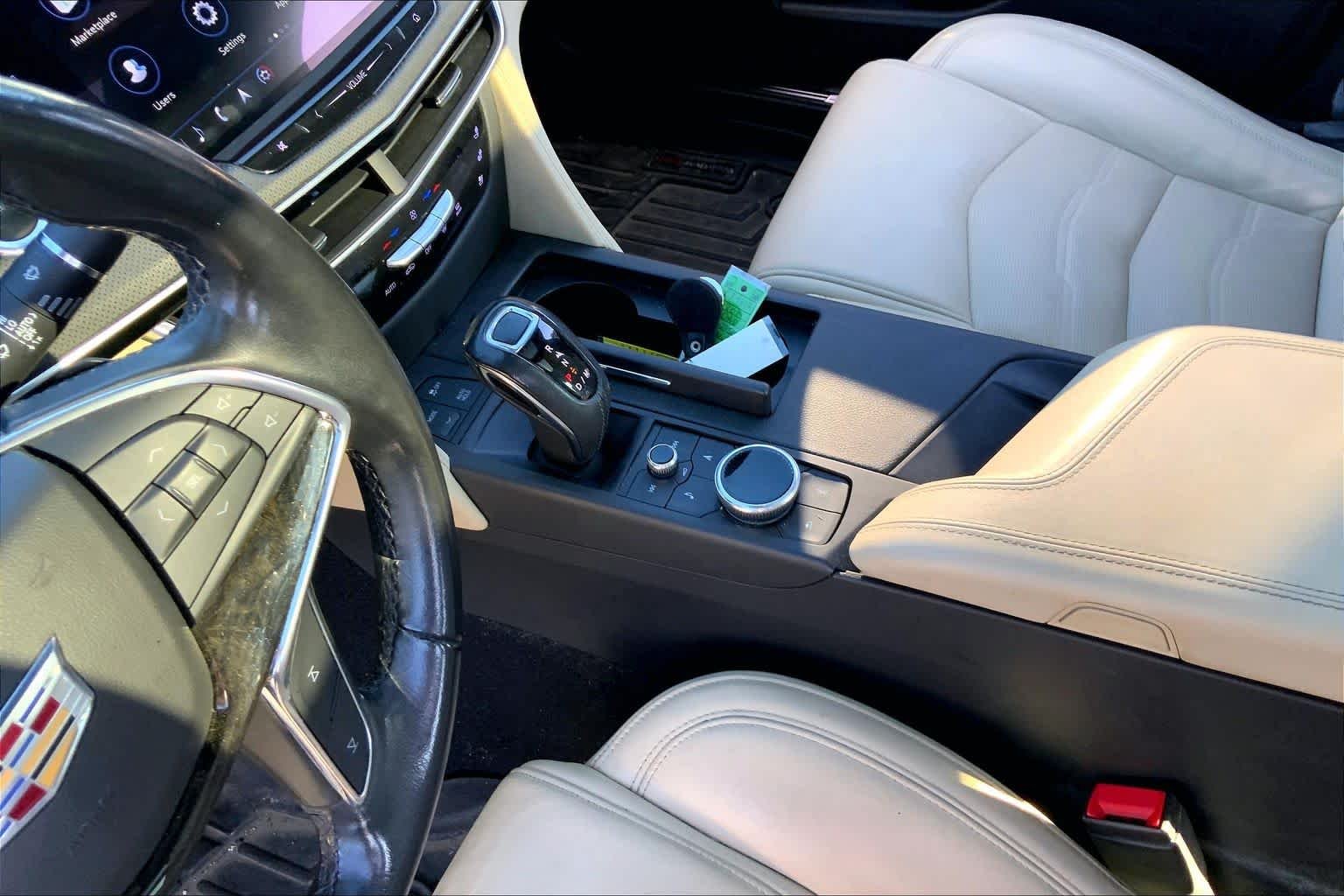 Used 2019 Crystal White Tricoat Cadillac Premium Luxury AWD image 17