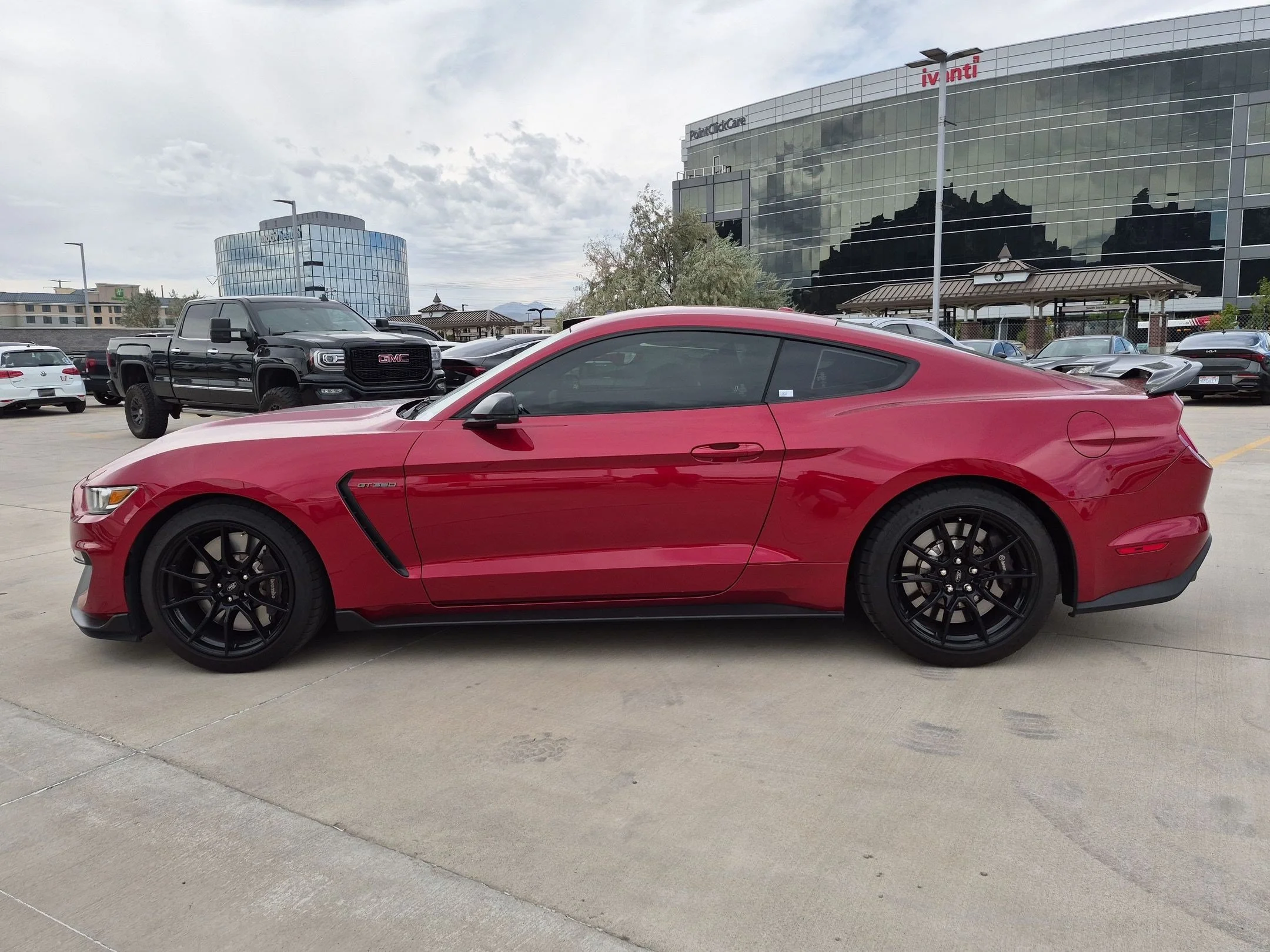 Used 2020 Rapid Red Metallic Tinted Clearcoat Ford Shelby GT350 image 2