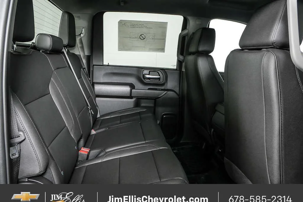 New 2025 Summit White Chevrolet WT image 17