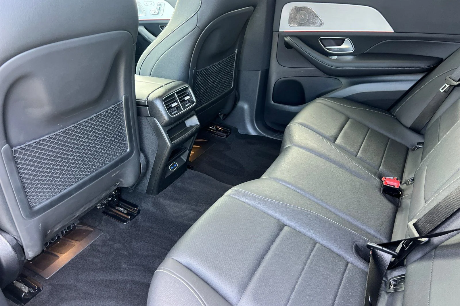 Used 2025 Gray Mercedes-Benz GLE 450e image 4