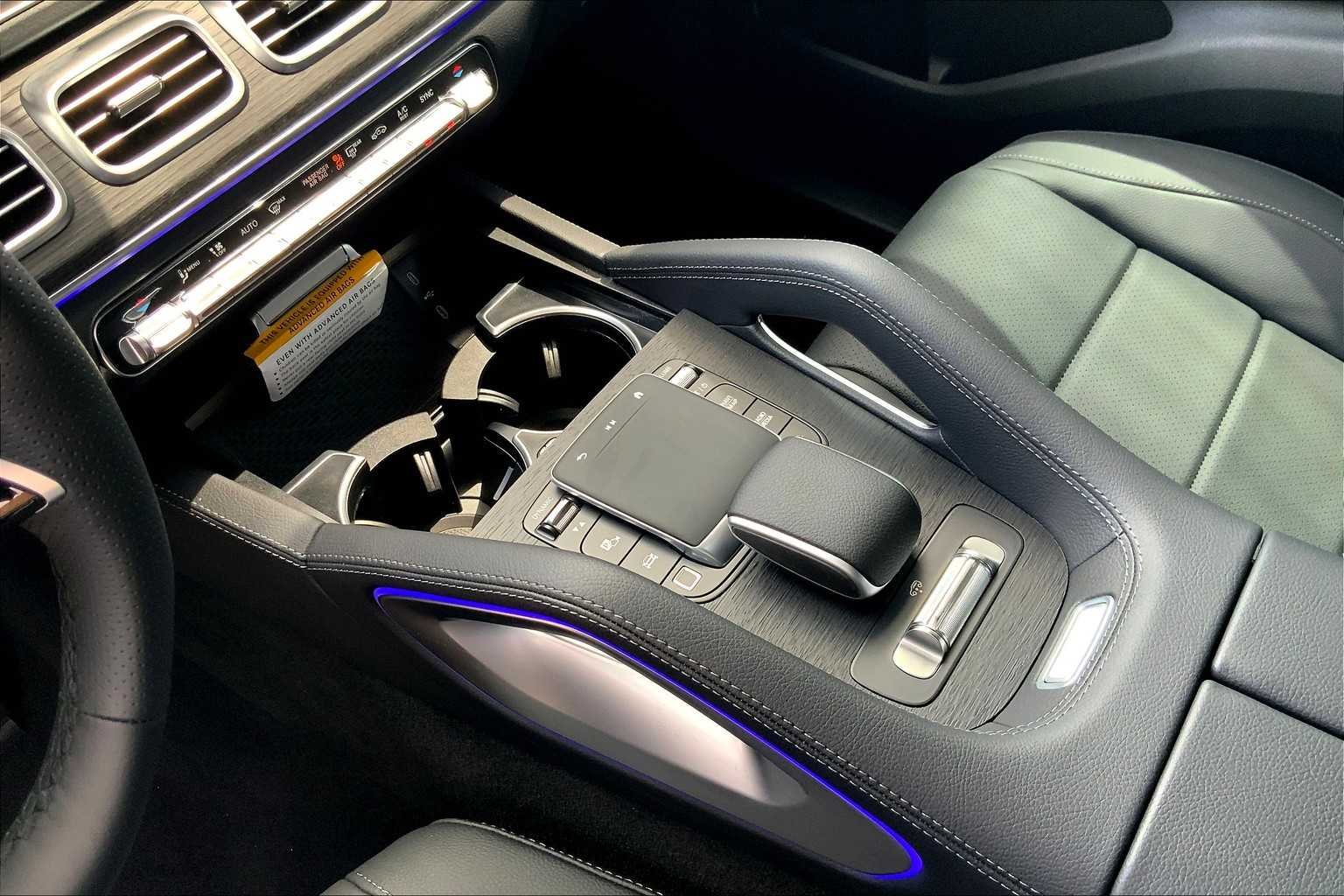 2025 Mercedes-Benz GLC Base - Photo 11