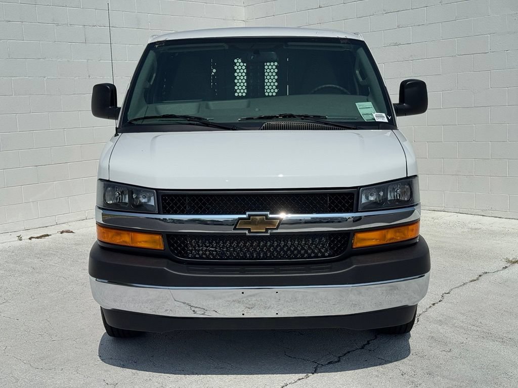 New 2026 Summit White Chevrolet WT image 6