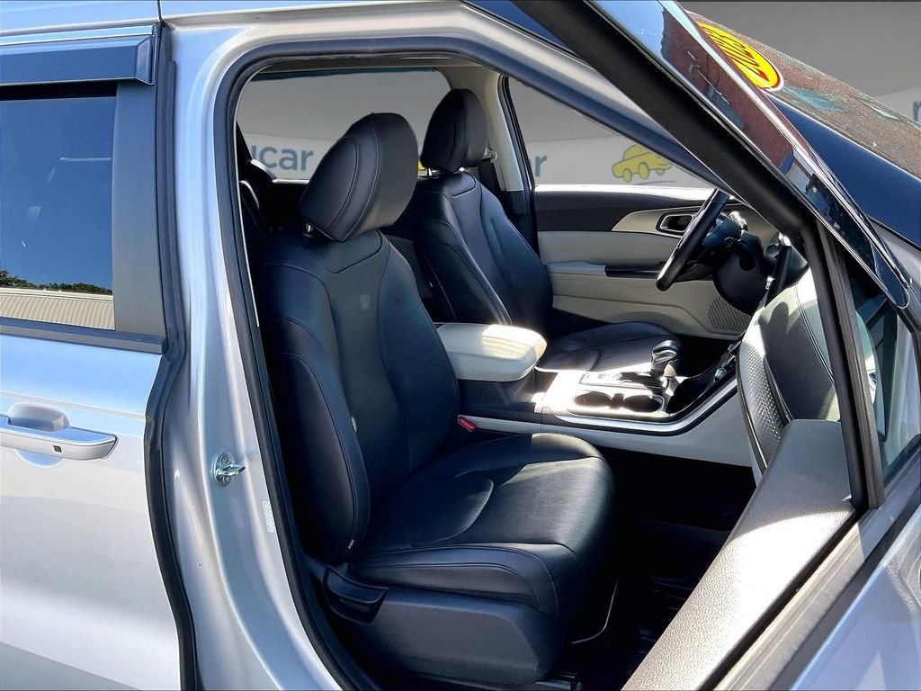 Used 2023 Silver Kia LX Seat Package image 11