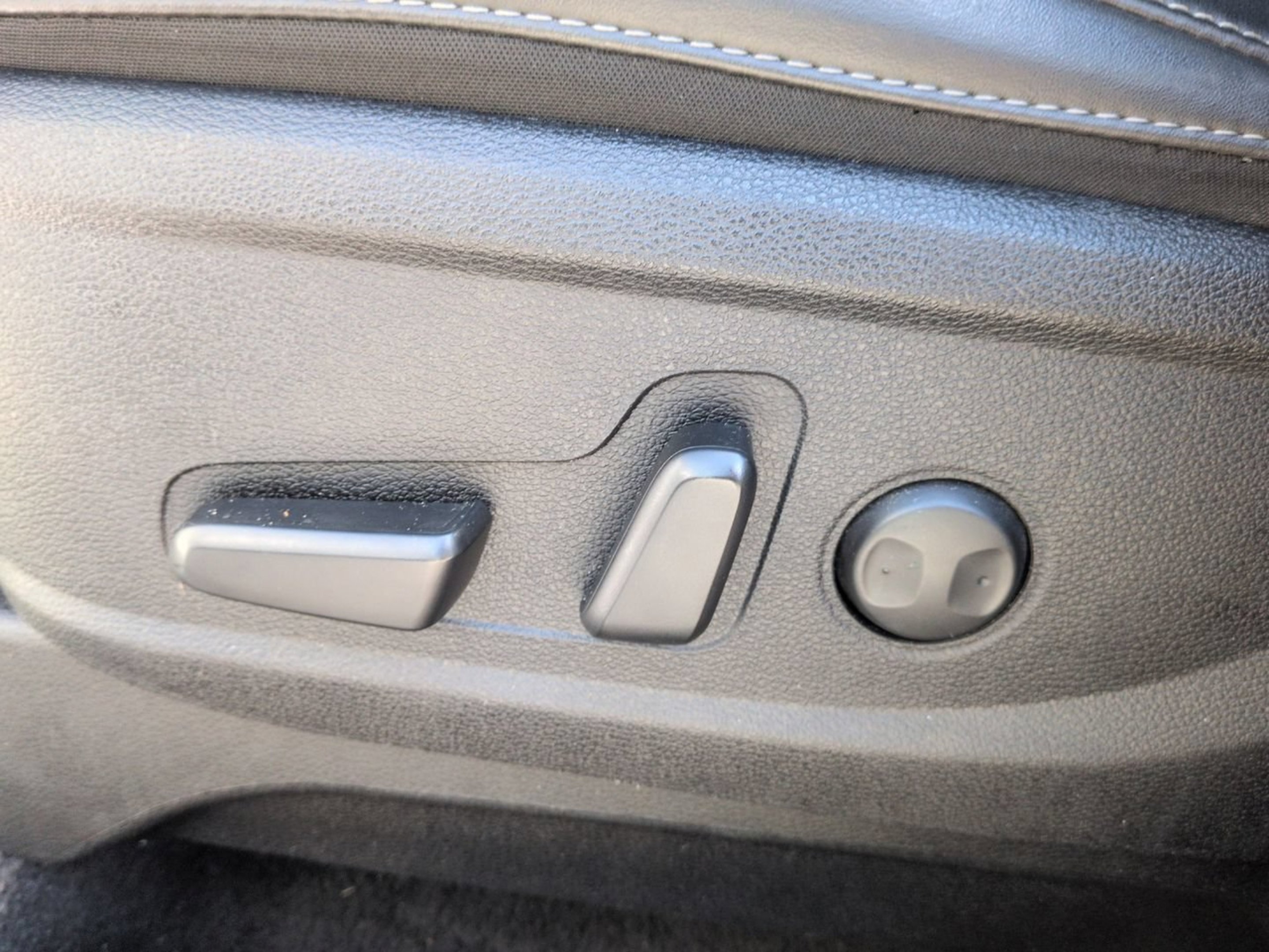 Certified Used 2025 Glacial White Pearl Kia S image 19