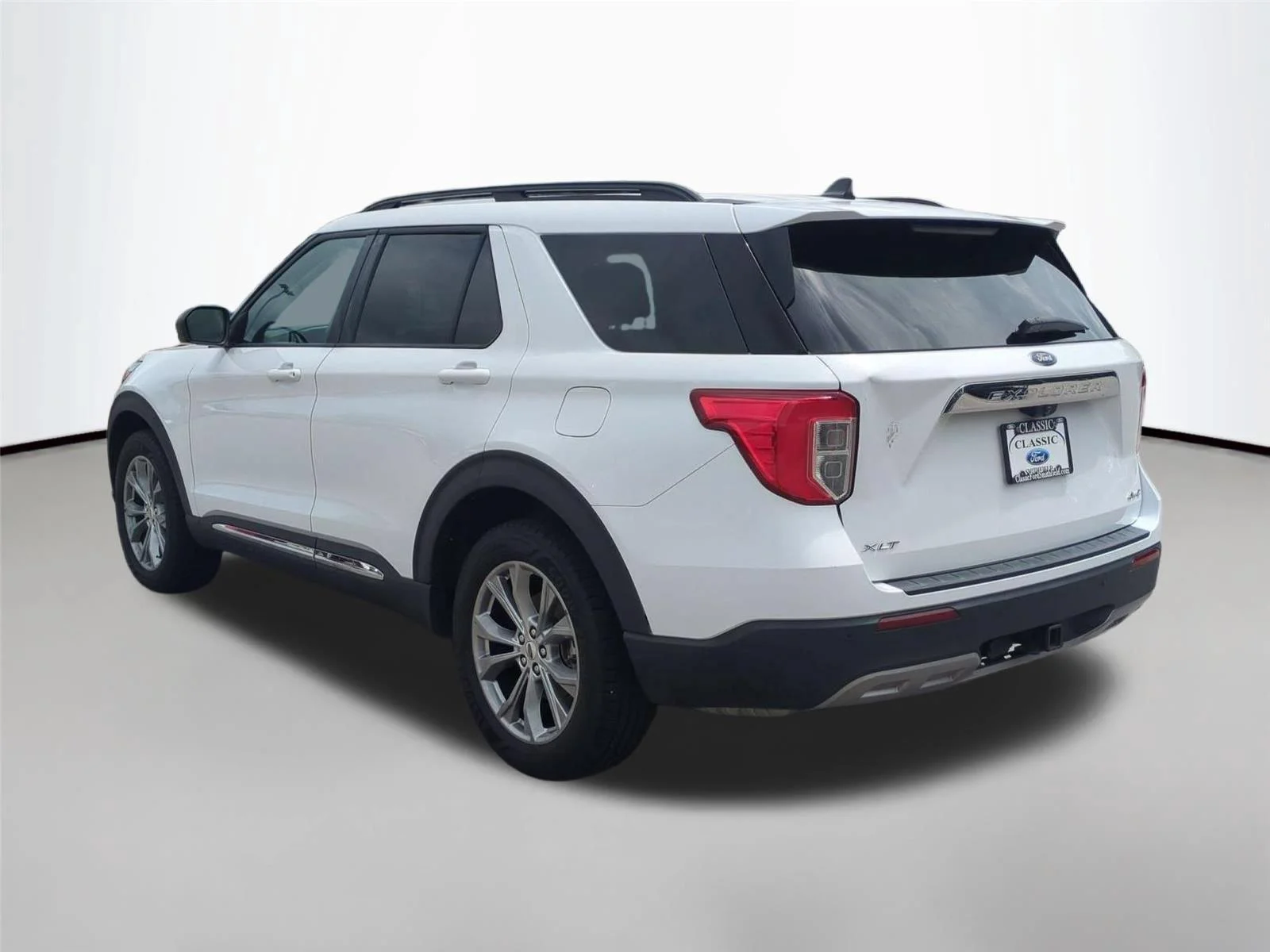 Used 2022 Oxford White Ford XLT image 3