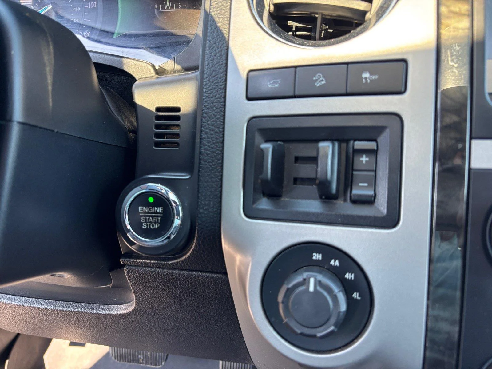 Used 2016 Magnetic Ford Limited image 29