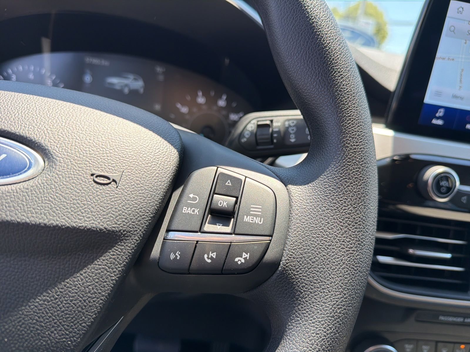 Used 2020 Green Ford SE image 16