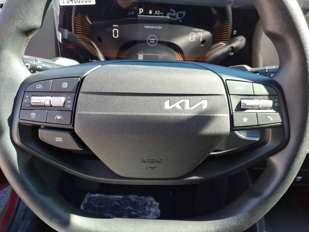 2025 Kia K4 LXS - Photo 12