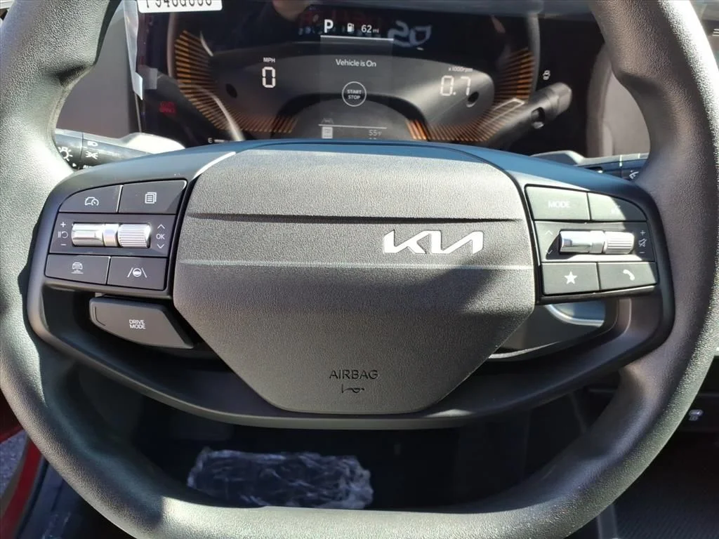 2025 Kia K4 LXS - Photo 12