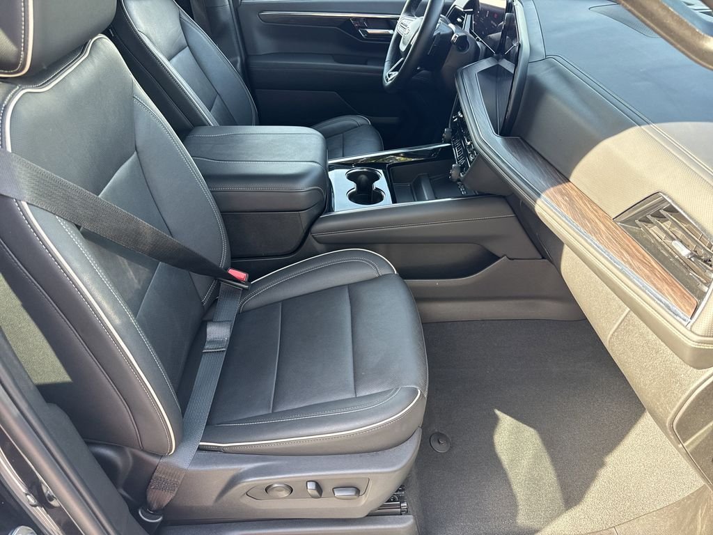 2025 Chevrolet Suburban Premier - Photo 13