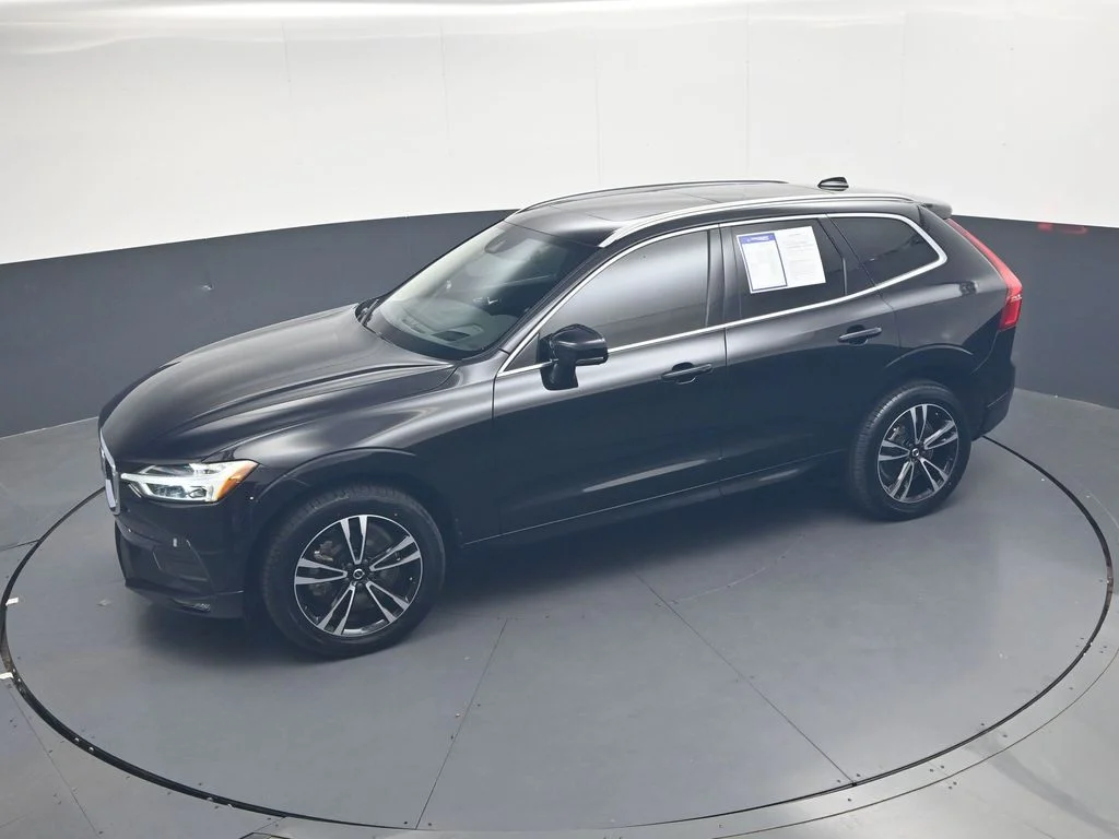 Used 2020 Onyx Black Metallic Volvo T6 Momentum image 34