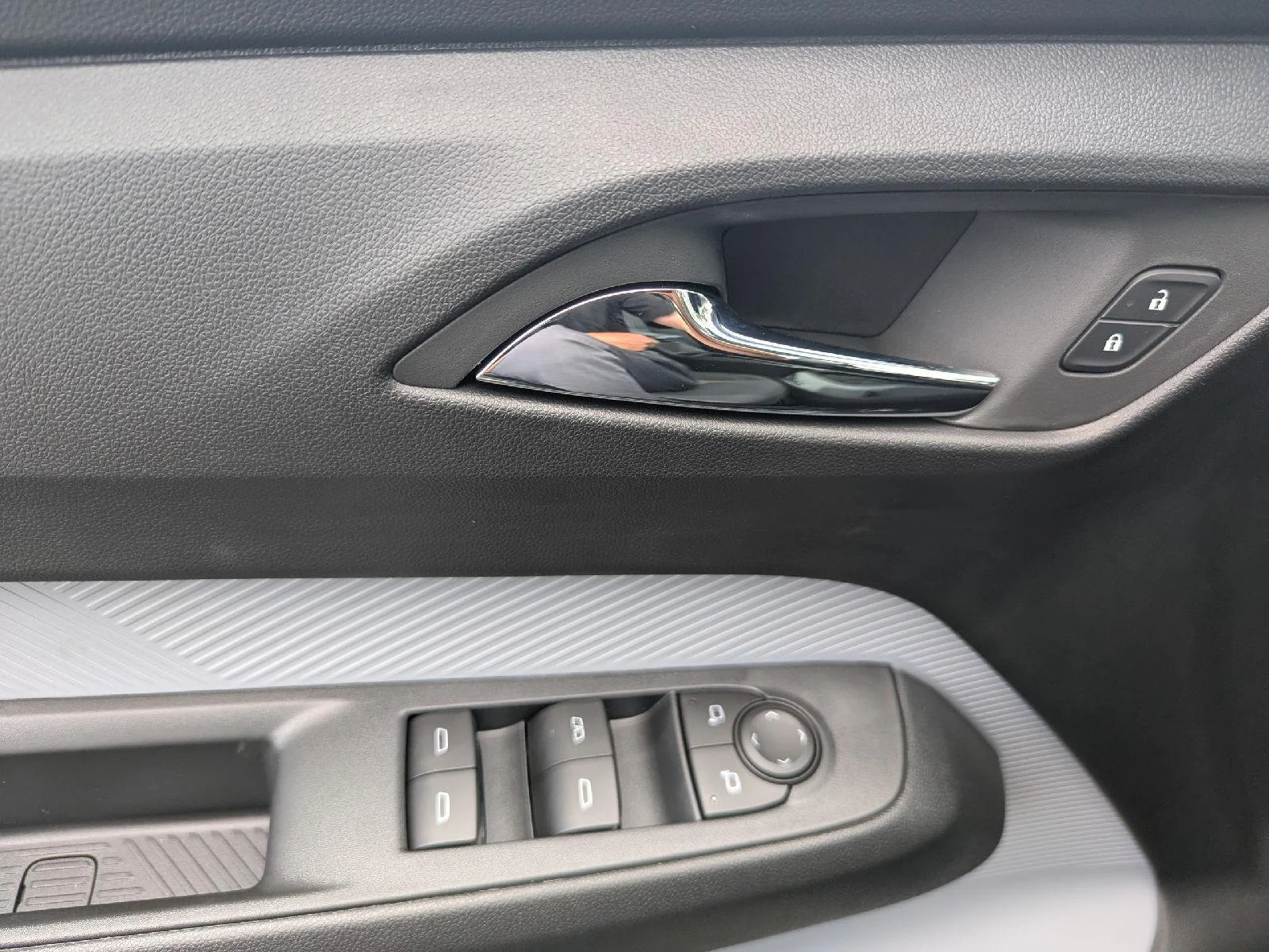 2027 Chevrolet Bolt LT - Photo 47