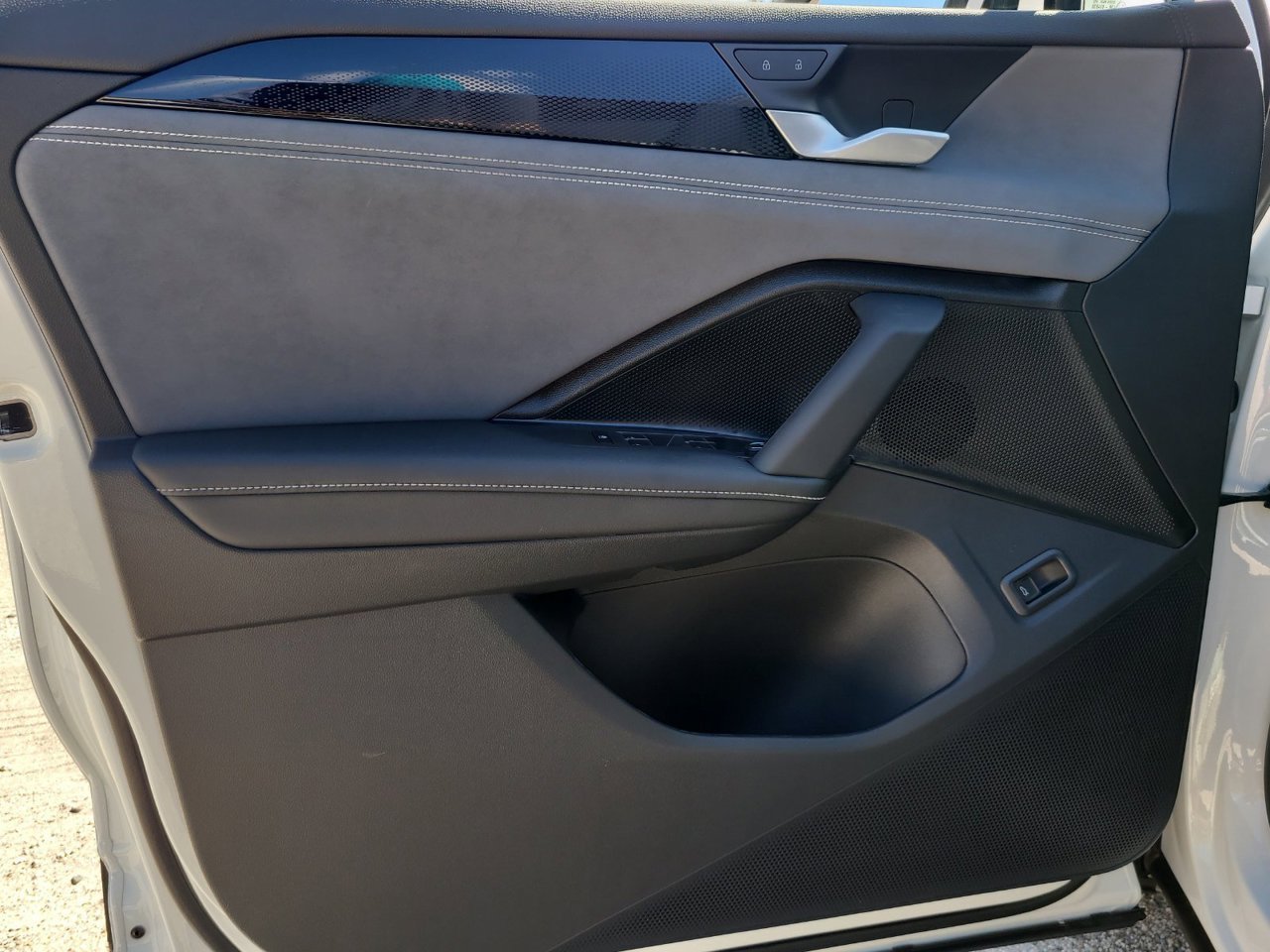 New 2026 Pure White Volkswagen SE image 14
